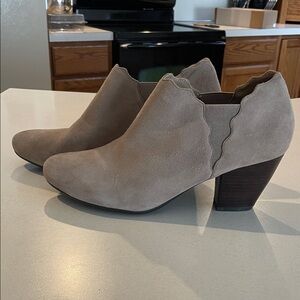 Van Eli Tan Heeled Ankle Booties